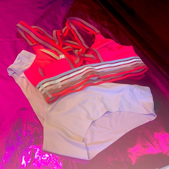 Ladies Bra,hot pink cris-cross back, with lavender panties . - Picture 2 of 3